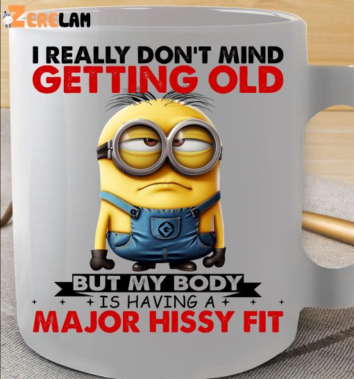 Minion I Ready Don’t Mind Getting Old But My Body Is Having A Major Hissy Fit Mug